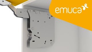 Cómo ajustar una bisagra de cazoleta de puerta C91E con cierre suave | Emuca